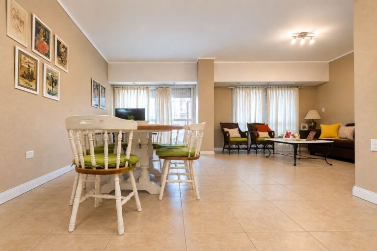 Departamento en venta zona Aldrey Mar del Plata, living comedor con balcón