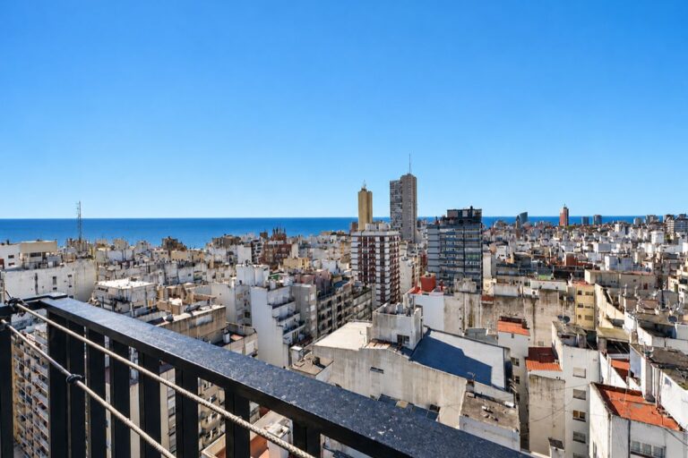 Departamento 1 ambiente venta Plaza Colón Mar del Plata, vista al mar piso 14